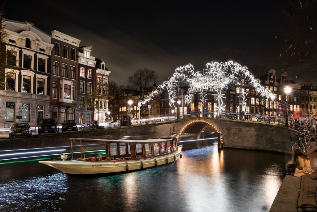 Salonboot met Amsterdam Light Festival