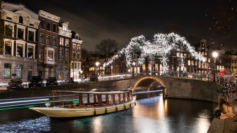 Salonboot met Amsterdam Light Festival